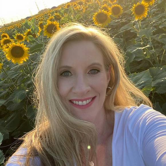 Meet your Posher, Christy - Picture 1 of 1